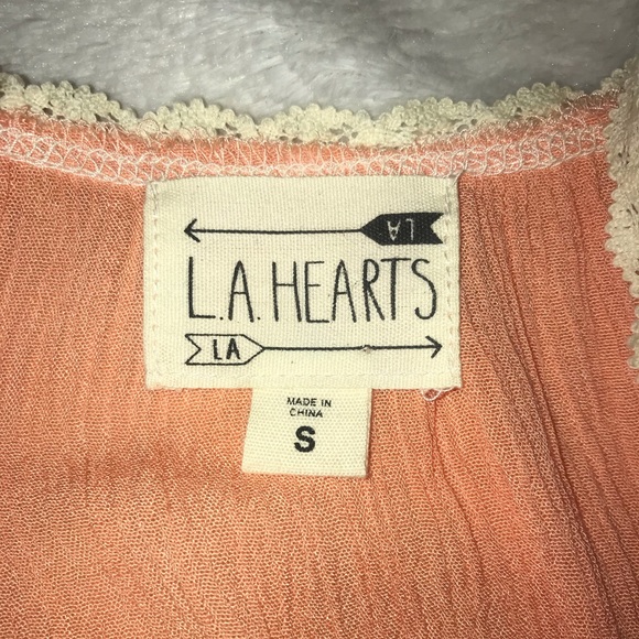 Cute peachy crop top - Picture 2 of 2